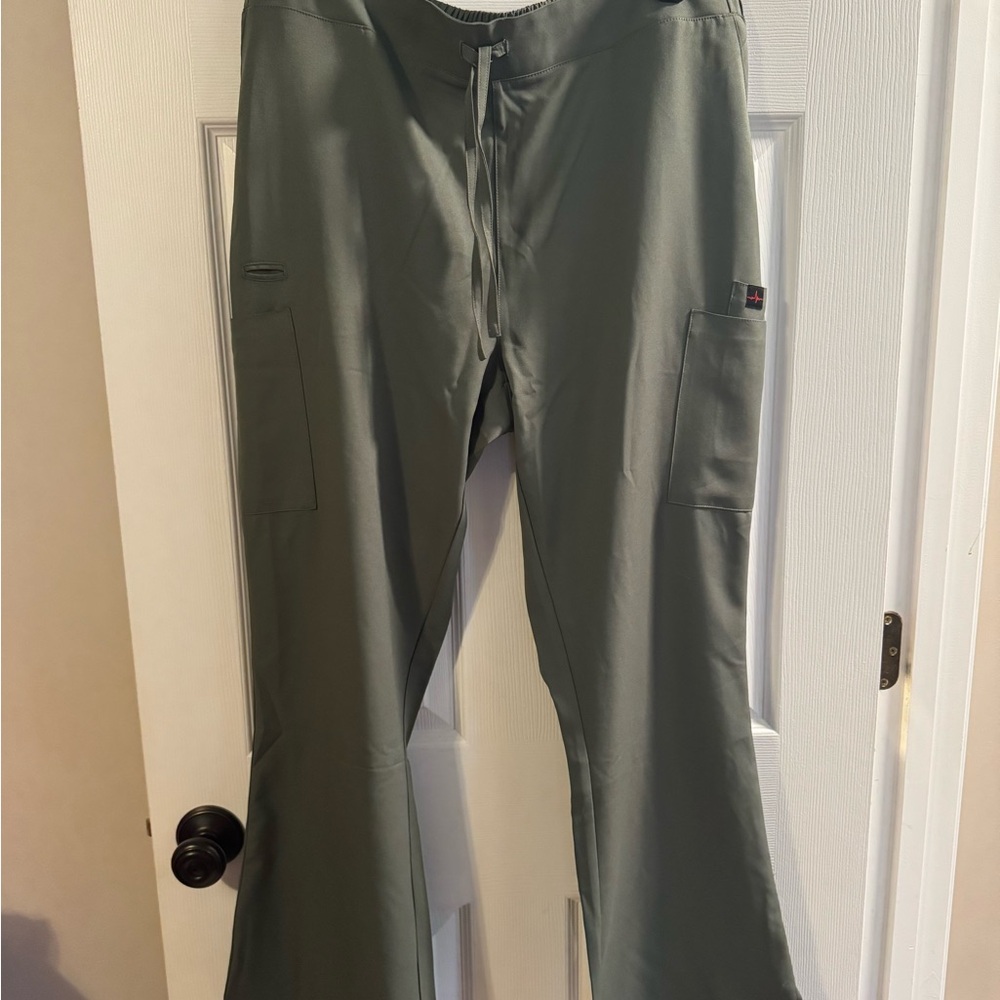 Women’s Olive PulseFit Scrub Pants XL